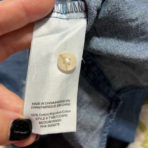 Wonderly size medium demin button front long sleeve top - Picture 5 of 10